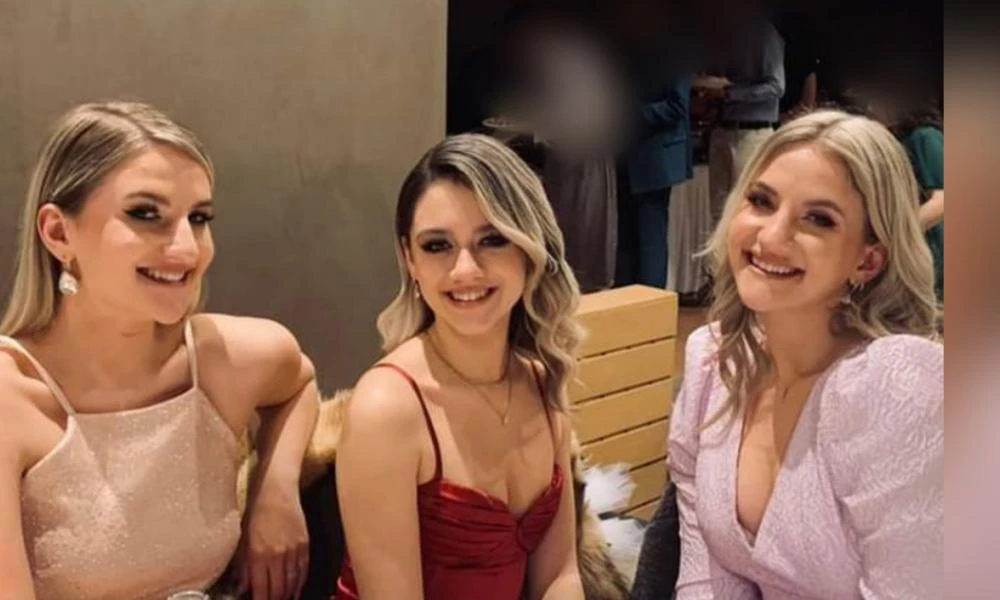 Τρίκαλα: Βουβό «αντίο» στις δίδυμες αδερφές και την ξαδέρφη τους που σκοτώθηκαν στα Τέμπη (εικόνες)